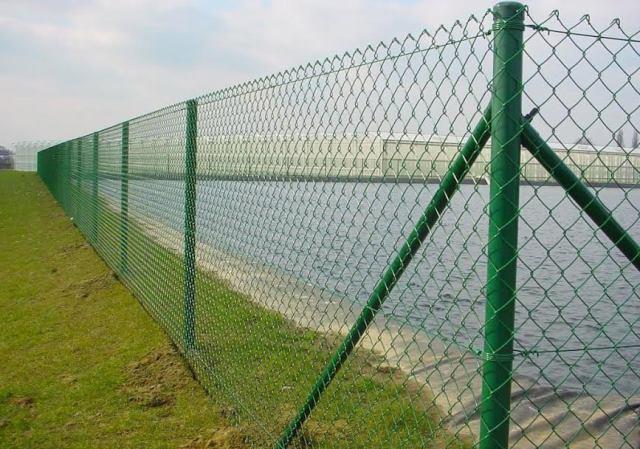 Read more about the article Panelne i zičane ograde Kraguevac – LUKA ŽICA